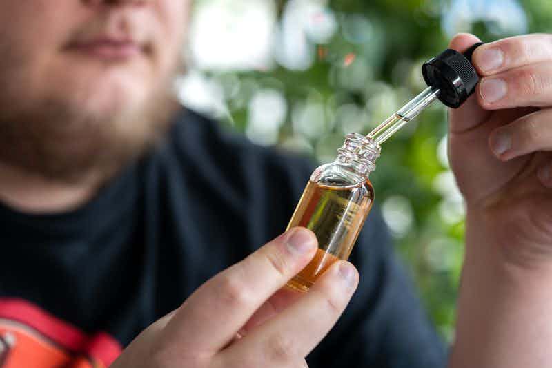 DIY Vape Juice: How to Use Vegetable Oil to Make Your Own E-Liquid