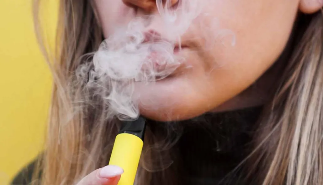Does electronic cigarette smell linger in rooms? Learn how long vape scents usually last.