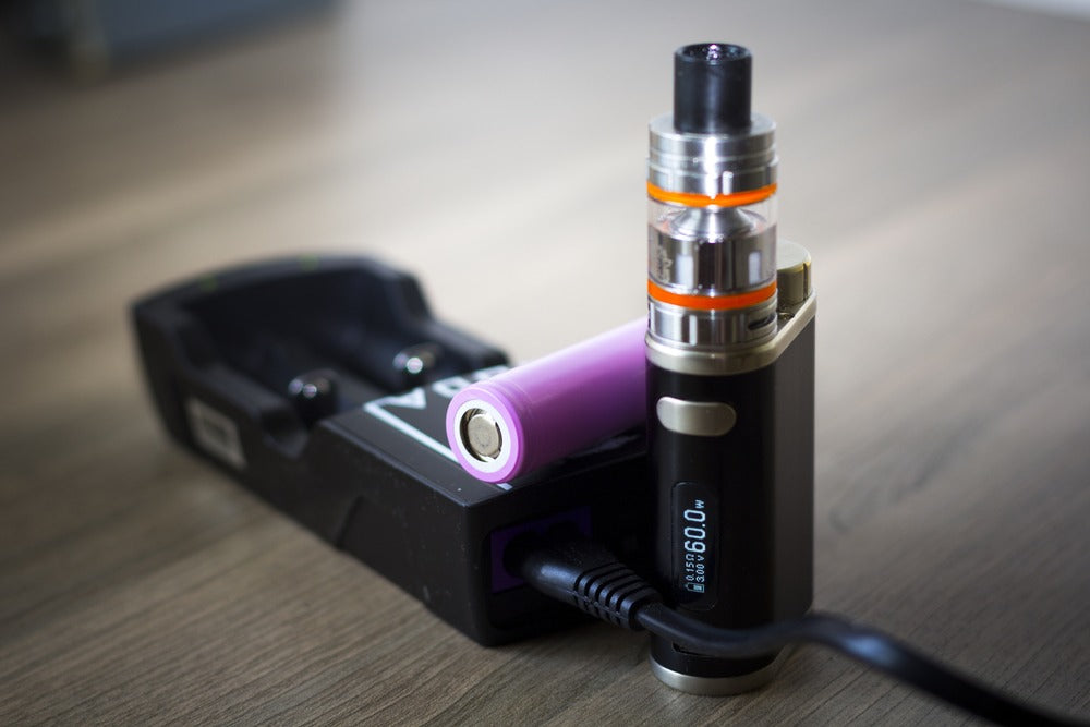 How to pick a good battery charger electronic cigarettes? (Easy tips so you choose the right one)