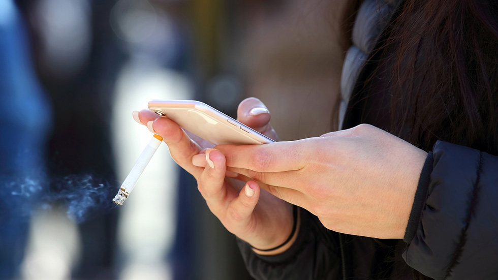 Young adults buying electronic cigarettes in NY legal age confirmed
